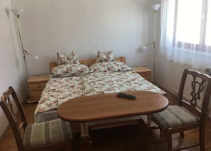 아파트 Csok Apartmanhaz 블로톤퓌레드